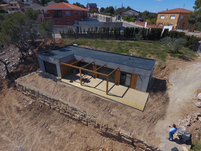 vista desde arriba de casa modular con cubierta plana