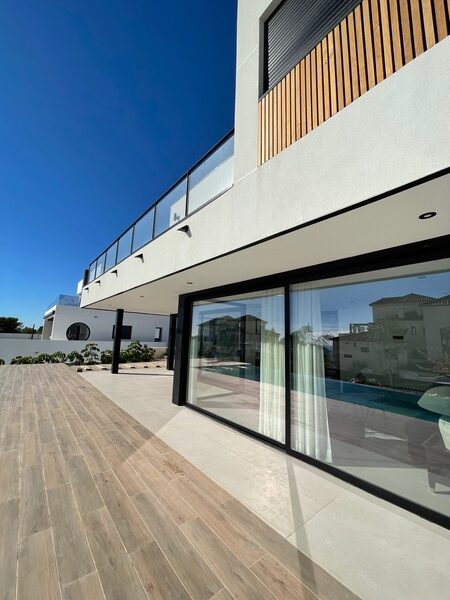 terraza terminada de la planta de arriba de la vivienda